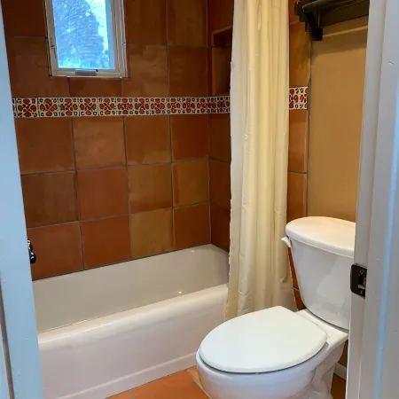 Easy Walk to the Plaza, Gated Retreat, nearby Ski Santa Fe!