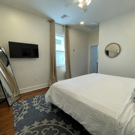 Lovely 3 Bedroom Shotgun Home - 15 Minutes to French Quarter Отели рядом с достопримечательностью «Зоопарк «Одюбон»»