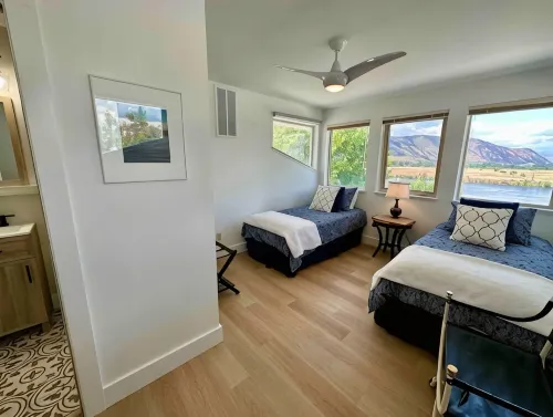 Columbia River Waterfront with Private Dock near Gamble Sands Golf Course! - 4-Sterne