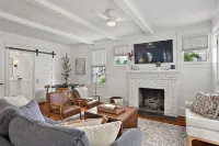 The Ashford - 2min walk to DT Mt Dora - 5 Star luxury! - 4-Star