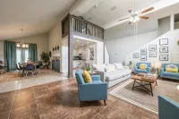Charming 5 Bedroom w/ Self Check-In, Garage Parking & Pet Friendly