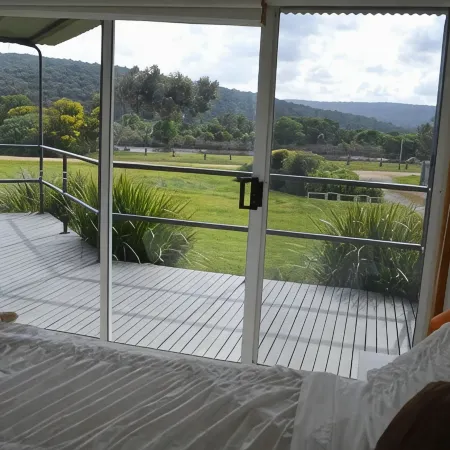 A RIVER BED  COTTAGE - Relax and unwind in this spacious cottage by the river