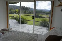 A RIVER BED  COTTAGE - Relax and unwind in this spacious cottage by the river