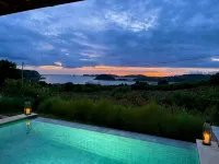 Lobster Bay Resort - Private Pools