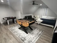 Modern Family Getaway! Heated Pool, Hot Tub Theatre Room, Game Room!