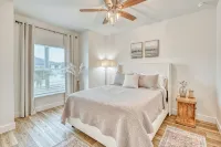 Spacious Waterfront 6 Bd Duplex in Lovely Rotonda West Near Oceans . - Beach