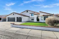 NEW! Luxe Vacation Getaway - heated pool and putting green - 4-Star