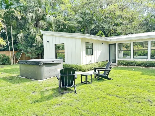Coconut Grove Mid-Century Jungle Oasis - Bungalows