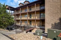 Spacious 4-bedroom penthouse condo in beautiful Branson with Lakeview