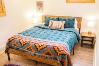 Historic 8th Ave Home - 5 Bdrm Downtown Bozeman - 방갈로