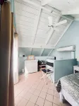 2-Bed Loft-Style Condo on the Water, WiFi, Pool, AC; Walk to Restaurants & Beach - ที่มีสระว่ายน้ำ