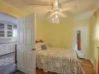 The Lilac Cottage is a charming 2-bedroom house in Cloudcroft with fenced yard! Hotels in Cloudcroft