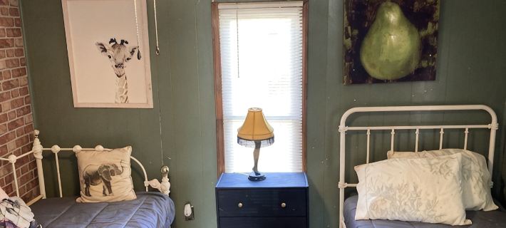 Updated bungalow with screened in porch  in rear. Hotels in Pitt County