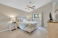 Standalone Hot Tub, Heated Salt Pool & Game Room - Jacuzzi