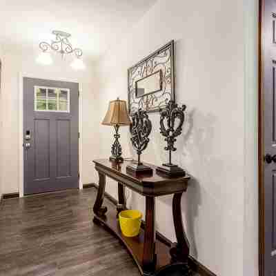 Stunning Custom Ranch in Central Roswell Others