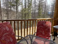 Newly redecorated condo right on the ski hill with private hot tub.