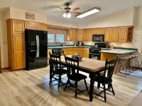 Riverfront House near Cow Shoals - King bed & WiFi - Hot Tub