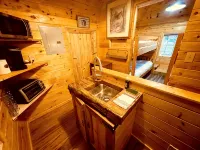 Private indoor pool Spacious Upgraded Lake Cabin. Perfect for Family Gatherings - 4-stjärniga