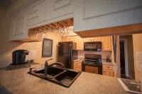 Walk In Level - Beautiful/Clean/Recently Remodeled 1BD/1BA at Pointe Royale - 4つ星