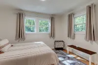 Lakeview, 3-Bedroom Cottage, newly renovated - Homestays