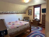 Charming 4-bedroom Pearce Historic Farmhouse in Roseburg with AC and WIFI - 4 stjerner