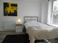 Cambridge: Modern, spacious house in residential location close to city centre - พร้อมระเบียง