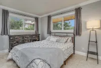 Beautiful conveniently located 2-bedroom ocean view home in Kailua-Kona. - 3-Star