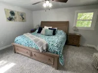 Beautifully remodeled 4 BR home w/ in-ground pool - Homestays