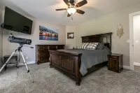 Spacious Updated Home Within Minutes to Shopping & Restaurants! - Boutique
