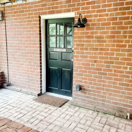 Steps to Lane and VT Campus Cozy 2 Bed/2 Bath Blacksburg Apartment Hotels in Blacksburg