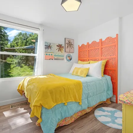 Jaw-dropping artistic mid-century modern home! Close to medical centers