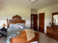 Countryside Retreat with Mountain Views - WiFi