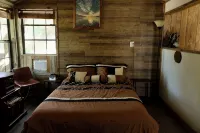 Rustic Cabin by Lake Whitney - 2-Star