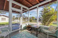 Lobster Louie's Inn - Cozy 2/1 Mins from Beaches. Fenced yard. Pet Friendly. - Wifi