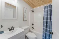 Completely renovated 2 bedroom apartment in quaint Celina