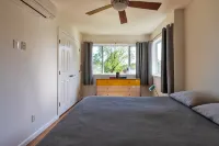 Peaceful River Retreat with Fireplace & Panoramic Views -  Privatzimmer