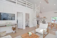 The Beach Nest-Lux Cottage Steps to the Beach - WiFi