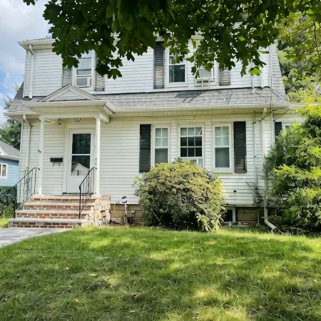Gorgeous Home in Waltham quiet, family-friendly neighborhood, 2 free parking!