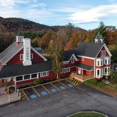 Beautiful Property with Mountain View & Privacy. Near Trails, Eateries & More!