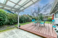 Cheerful, Comfortable and Convenient 3 Bedroom Home - Bungalows