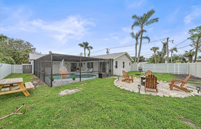 Perfect Sarasota Getaway: Fully Renovated Heated Pool w No Extra Fee -Game Room!