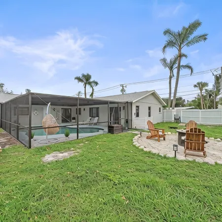 Perfect Sarasota Getaway: Fully Renovated Heated Pool w No Extra Fee -Game Room!
