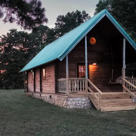 Charming cabin with loft, porch swing, AC, and WiFi on 295-acre peaceful retreat