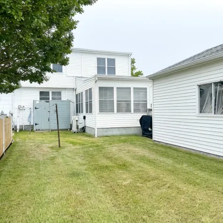 4Br Cape May Home 0.5mi to Beach & Town + Beach Tags, Garage & Sunroom