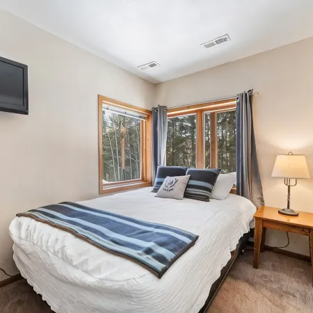 Ski in/Out at Lutsen Mountains. Family-Sized Base Camp, on the Trails in Lutsen!