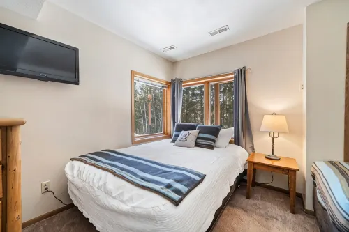 Lutsen Fall Basecamp - Trails + Views + Pool + Hot Tub - Wifi