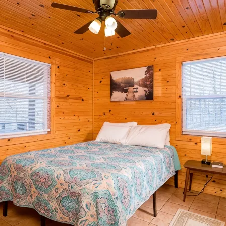 Cozy Secluded Cabin with a Hot Tub
