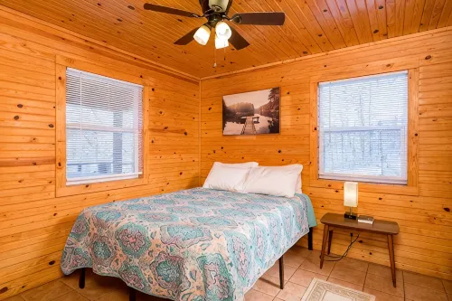 Cozy Secluded Cabin with a Hot Tub - Chalets