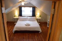Charming Oasis in the Heart of Historic Downtown - WiFi