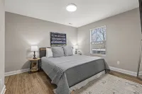 Bourbon Chaser- Horse Park 12min, Ark 30min, Hot Tub, 4 Bedrooms, Walk Downtown - 3-Star
